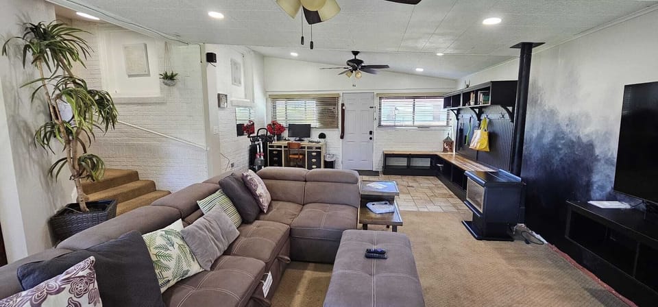 Guest's Private Living Room with Private Bathroom UPSTAIRS.