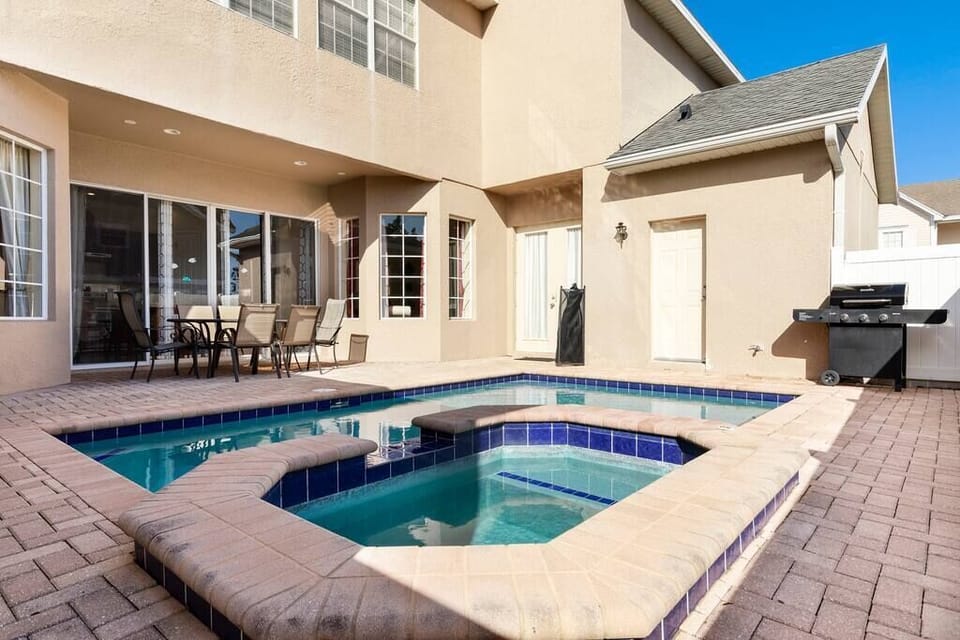 Great covered patio area to enjoy!