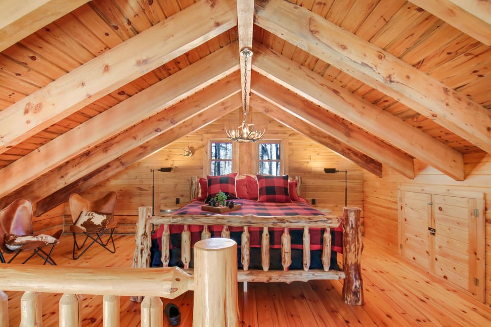 Lofted open bedroom with King Bed and red Cedar Headboard, incredible am views