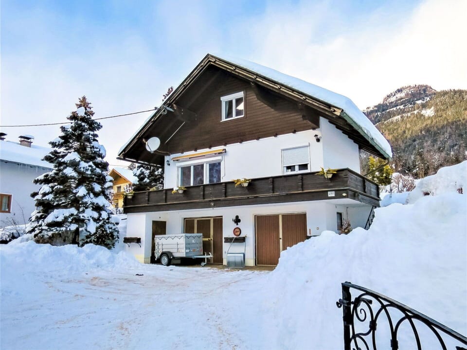 Sky, Cloud, Snow, Building, Window, House, Slope, Tree, Freezing, Mountain