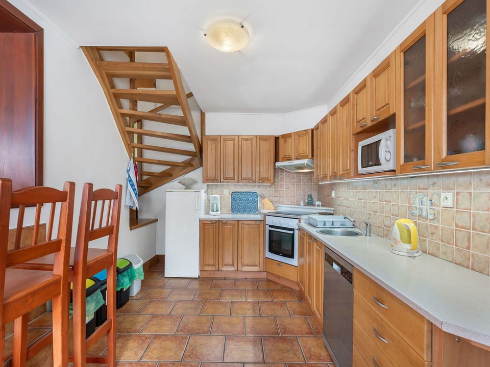 Flooring, Wood, Floor, Interior Design, Kitchen, Furniture, Ceiling, Cabinetry, Countertop, Room