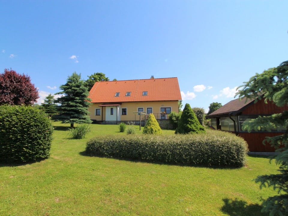 Cloud, Sky, Plant, Building, Natural Landscape, Tree, Window, Land Lot, House, Grass