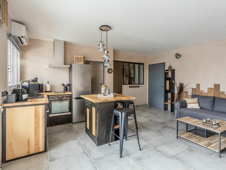 Table, Furniture, Cabinetry, Countertop, Wood, Interior Design, Couch, Kitchen Stove, Floor, Kitchen