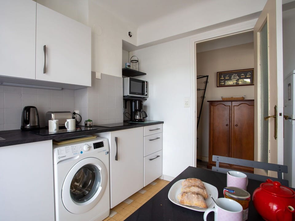 Cabinetry, Countertop, Property, Furniture, Kitchen, Laundry Room, Kitchen Appliance, Kitchen Stove, Wood, Interior Design
