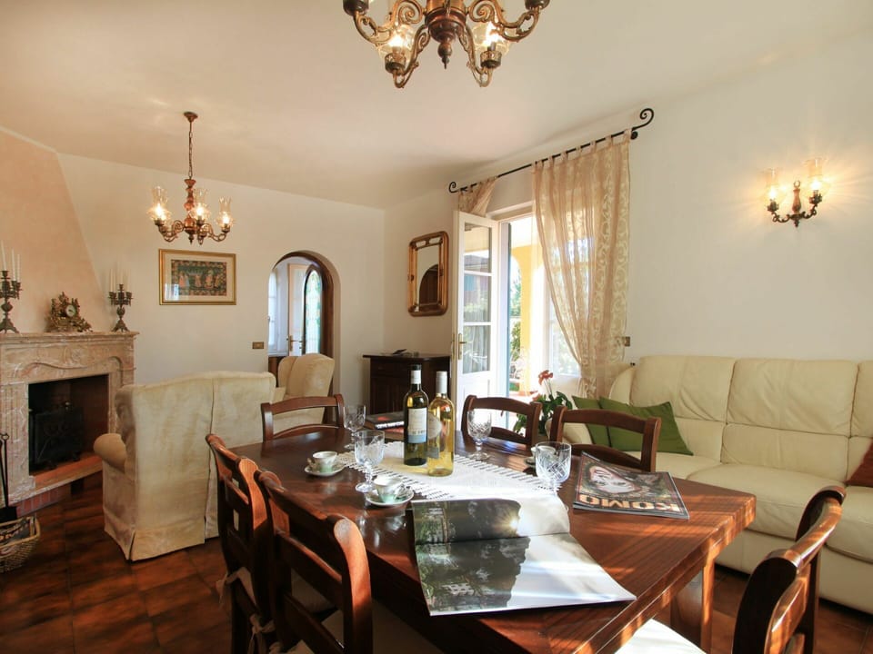 Table, Property, Furniture, Lighting, Wood, Couch, Interior Design, Chair, Building, Wall