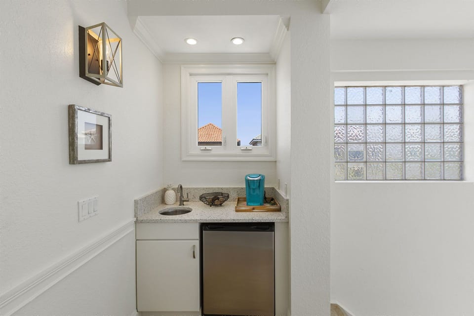 22-Ideal-Beach-Destination-Wet-Bar