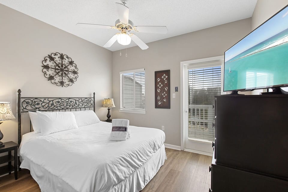 23-Sandcastles-by-the-Sea-402-Bedroom-3