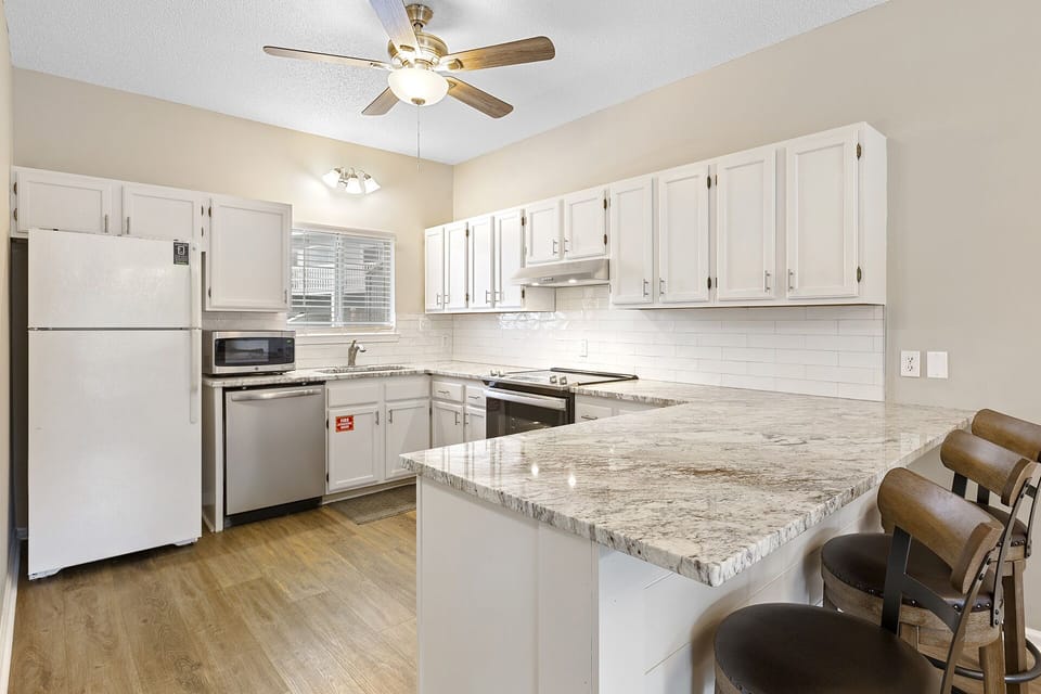 23-Sandcastles-by-the-Sea-402-Kitchen