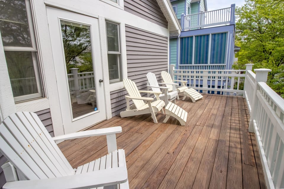Second Level | Deck