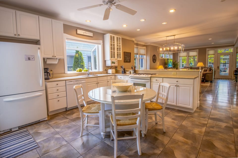 Main Level | Kitchen