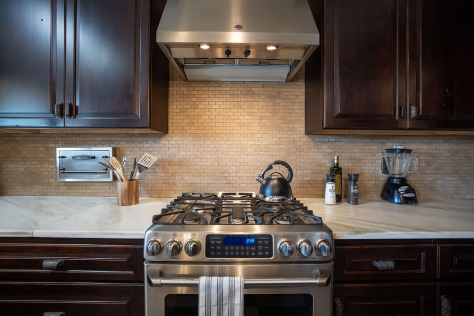 Fully stocked chef's kitchen w/everything you need for family meals