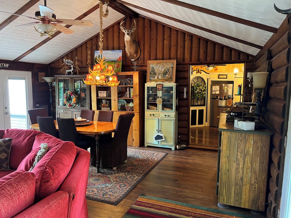 Grand view back into the kitchen. 