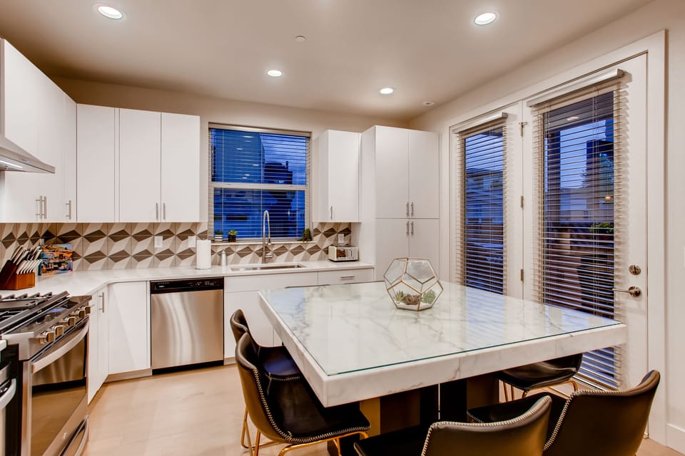 Dining Area | Seating for 8