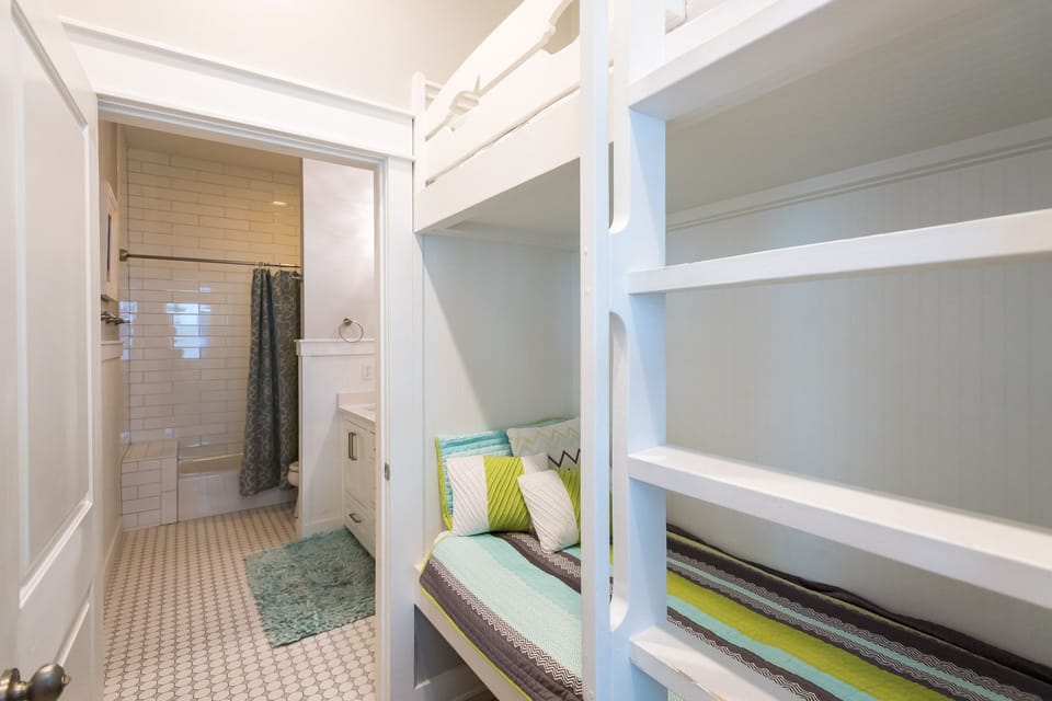 Private bunkroom #1, sleeps 2 people.