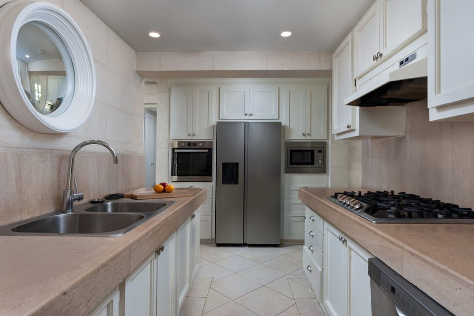 Fully equipped kitchen with separate pantry