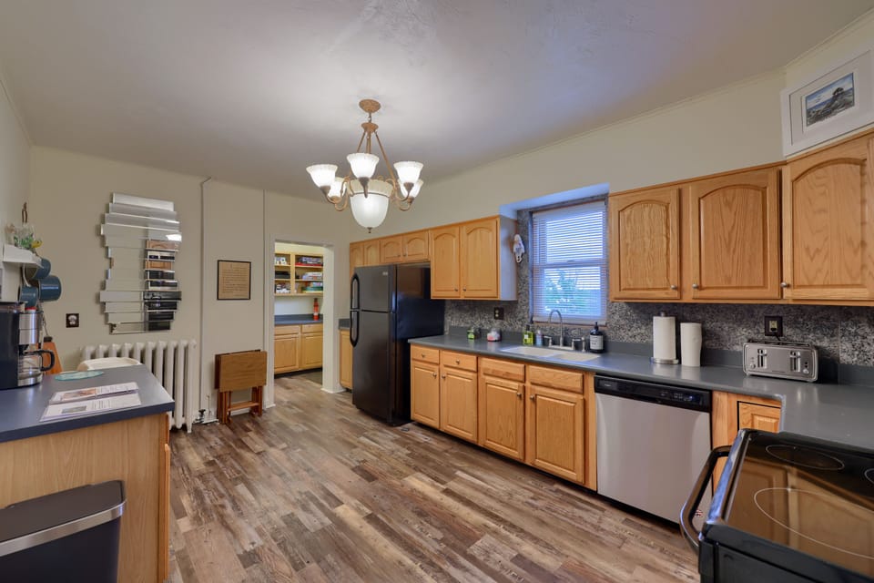 Fully equipped kitchen with plenty of room for the family