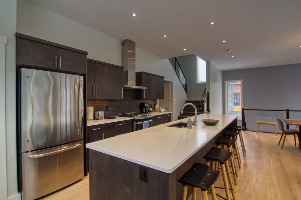 Fully stocked kitchen with high end applicances to enjoy hosting and preparing