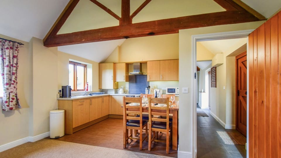 Kitchen-dining area, Cider House, Bolthole Retreats