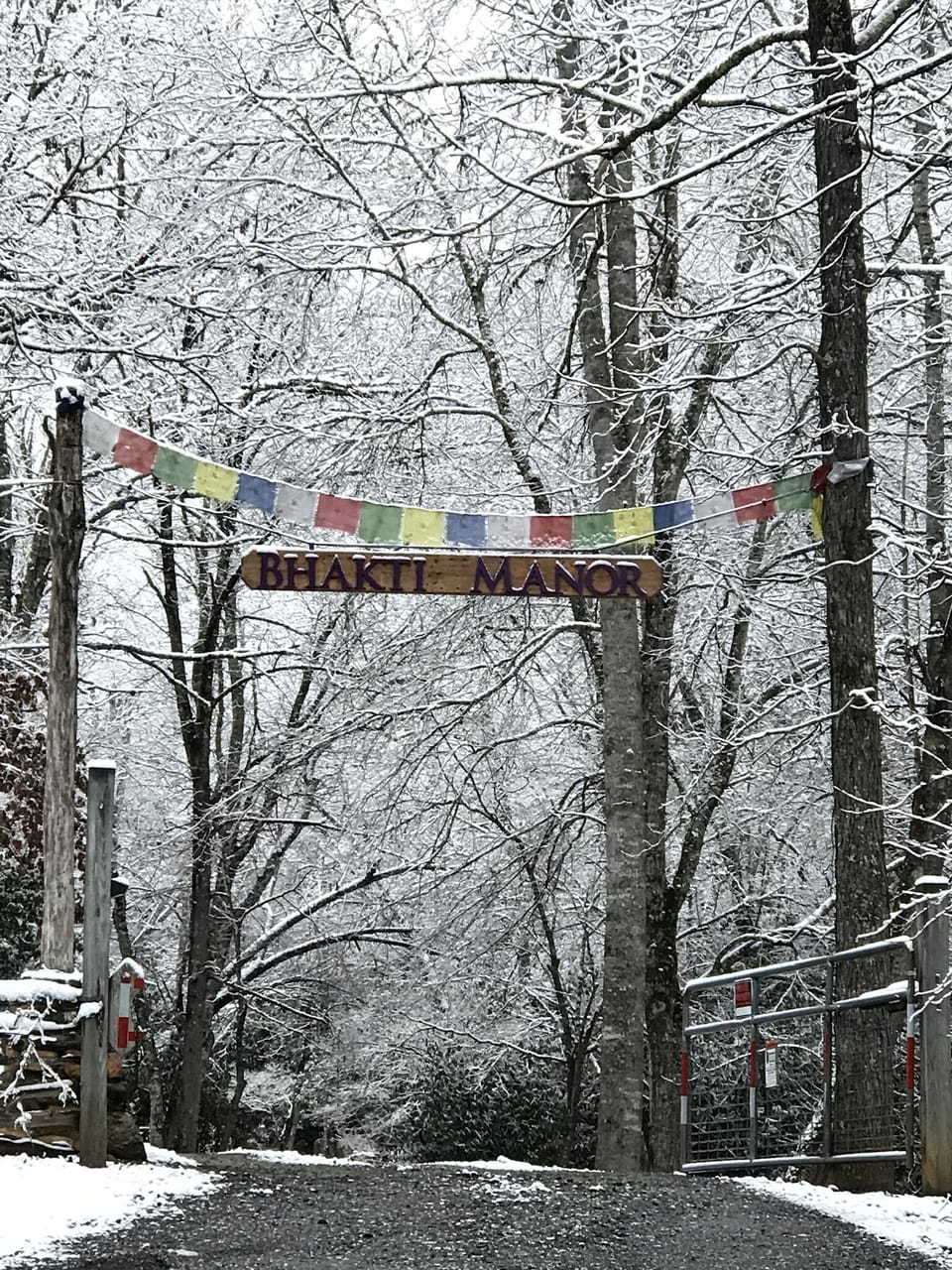 The entrance to the driveway