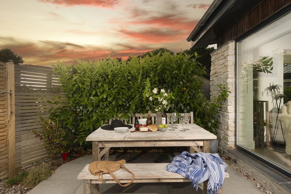 Outdoor table seating for indoor outdoor living - 6 The Dunes, Upton Towans