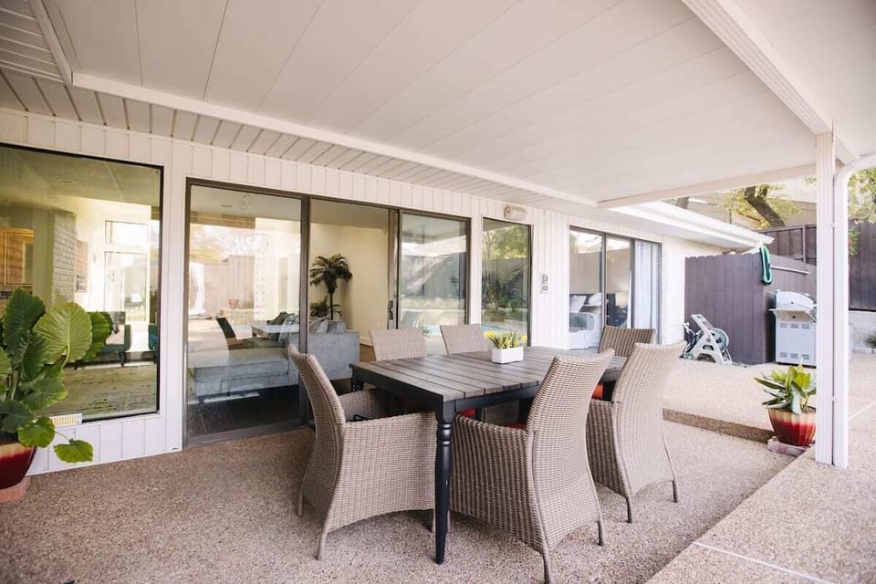 outdoor patio 