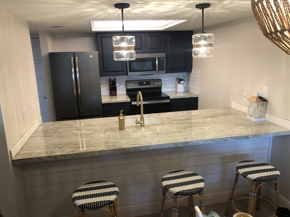 Gorgeous new kitchen w/ all new appliances, fully equipped for cooking & baking.