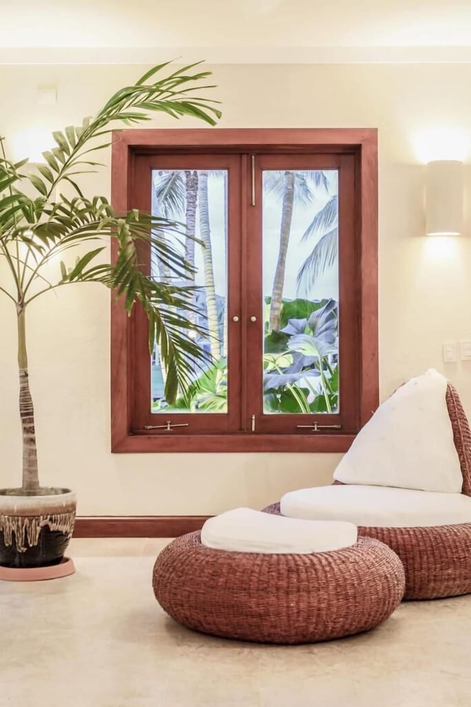 Golf front villa with service staff, private pool and in-room hot tubs (3817)