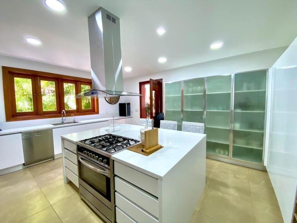 Golf front villa with service staff, private pool and in-room hot tubs (3826)