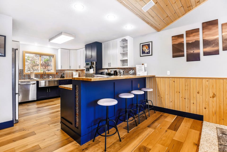 Eat-in Kitchen