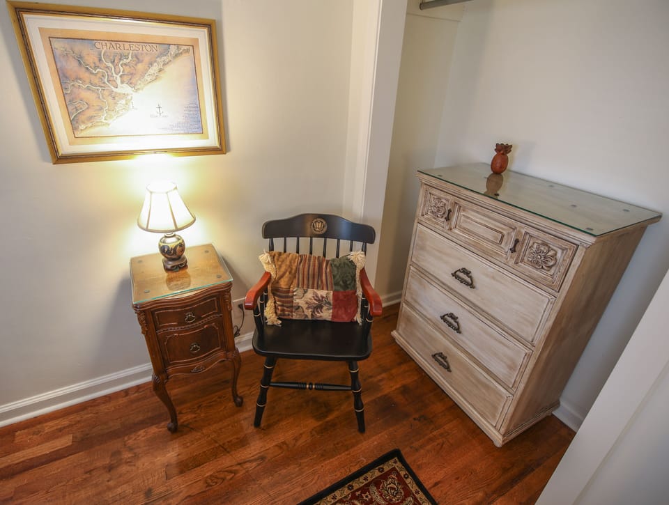 Queen bedroom sitting area and dresser space