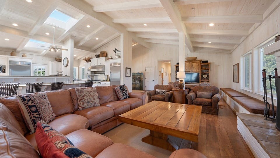 The open layout makes it easy to entertain or spend time with loves ones