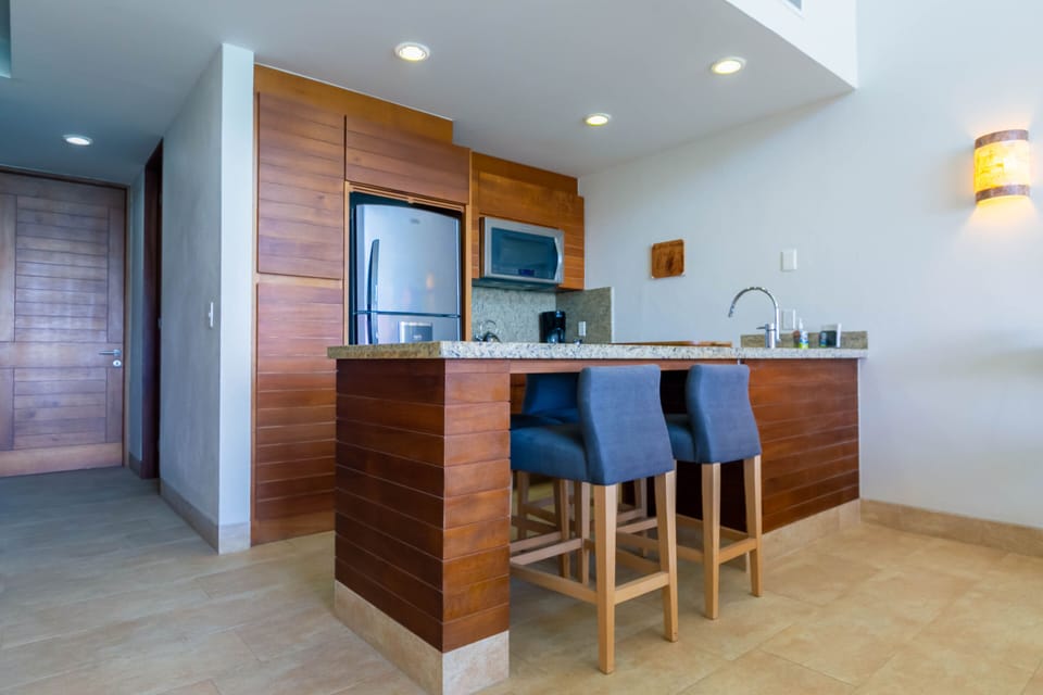 Fully equipped kitchen with purified drinking water.