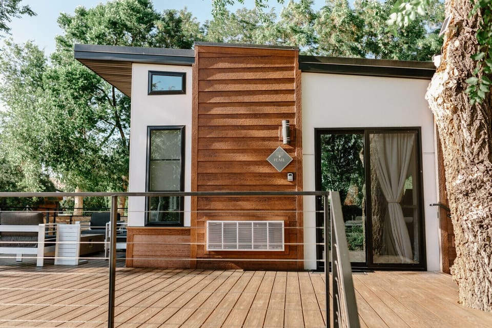 Entrance/Deck