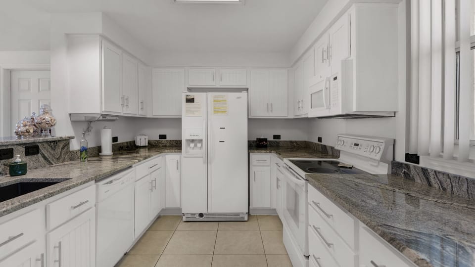 Fully equipped kitchen