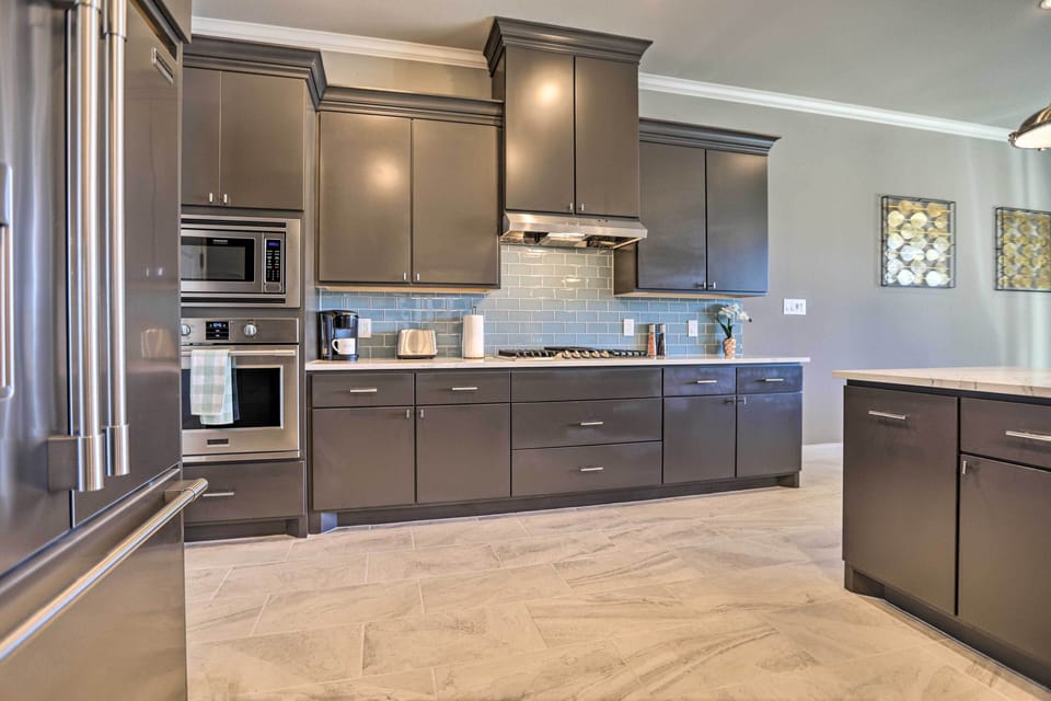 Fully Equipped Kitchen | Keurig Coffee Maker | Toaster