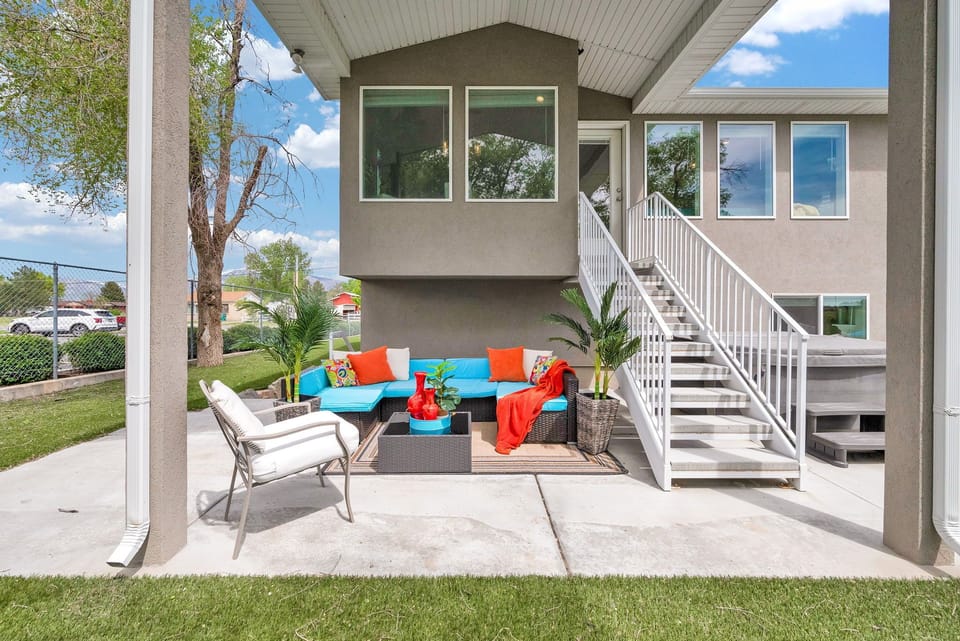 You & your guests will enjoy our  BBQ grill, hot tub, & firepit