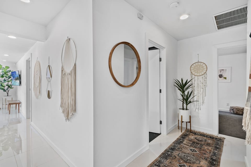 K0650 - Hallway to Guest Bedrooms