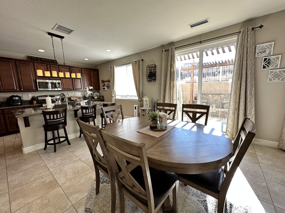 Dining & kitchen area