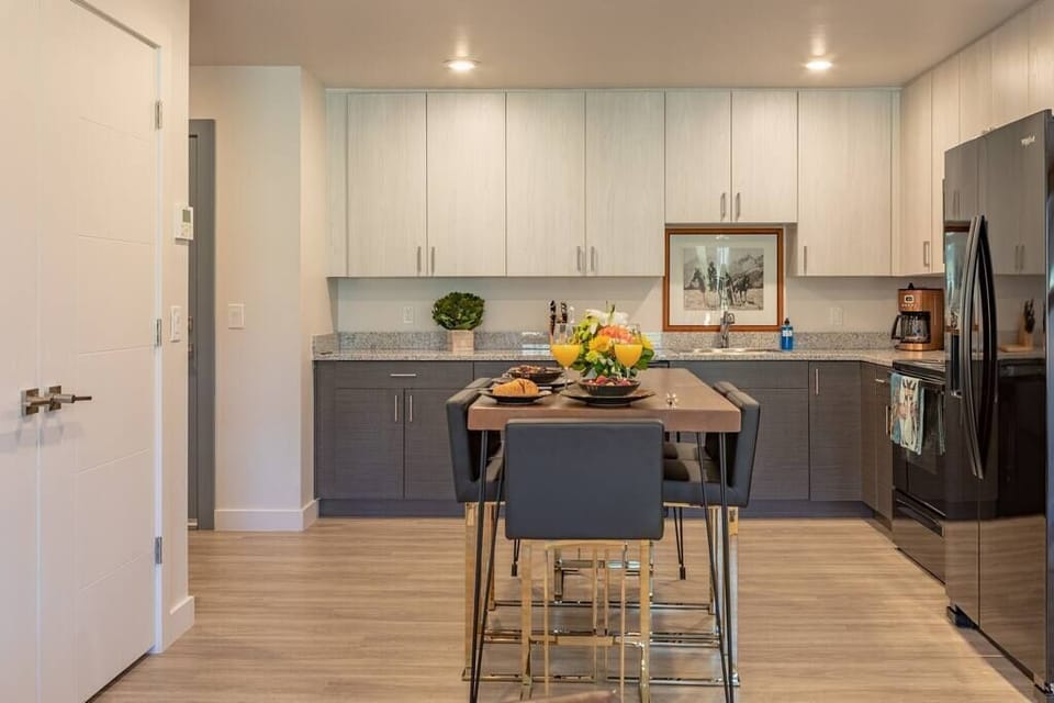Eat in kitchen