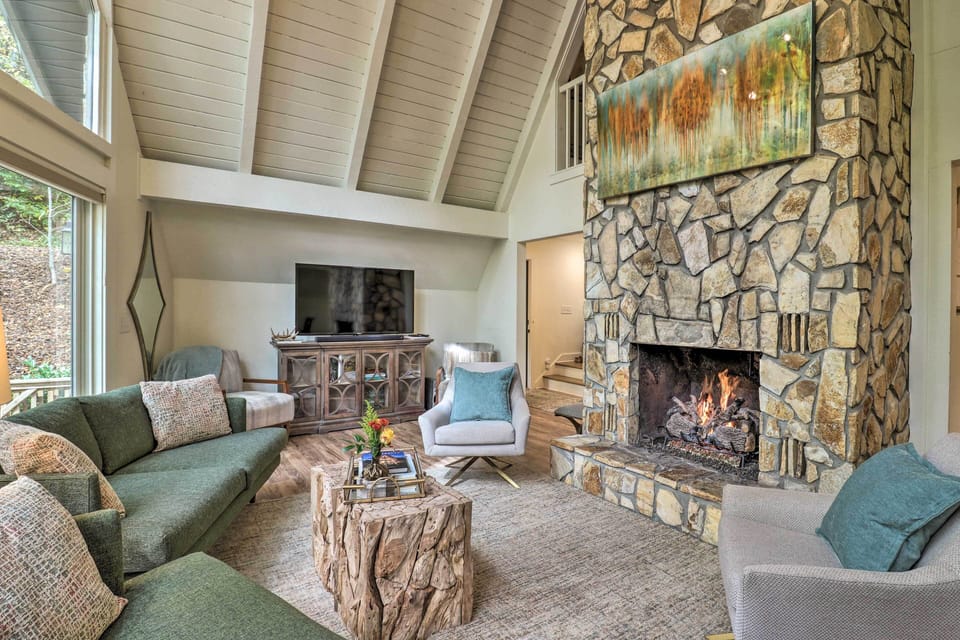 Highlands Vacation Rental | 3-Story Home | 6BR | 5BA | 3,200 Sq Ft