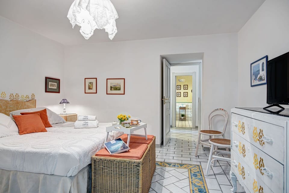 country-lemonvilla-massa-lubrense-villa-bedroom