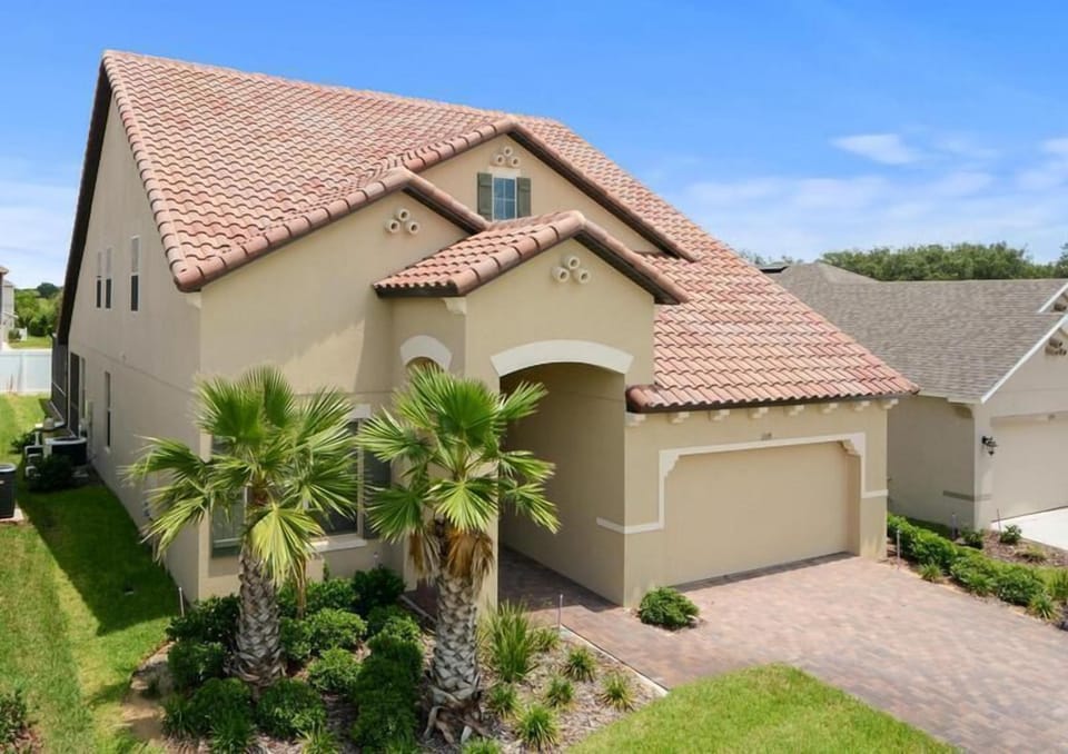 Beautiful 5 bed 5 bath villa located in The Shire at West Haven