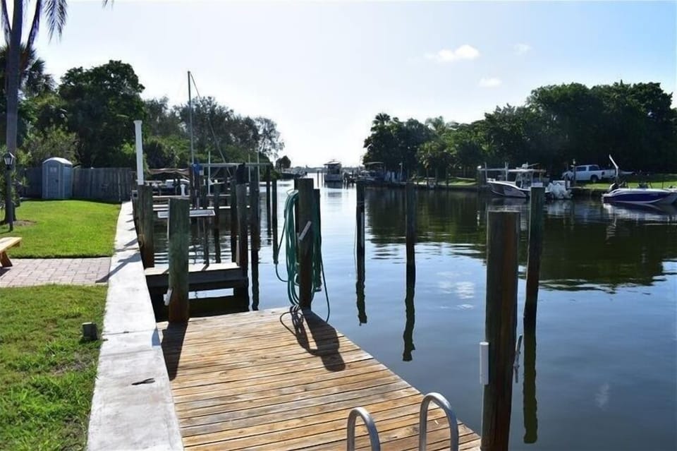 Access to Palma Sola Bay and docking facilities