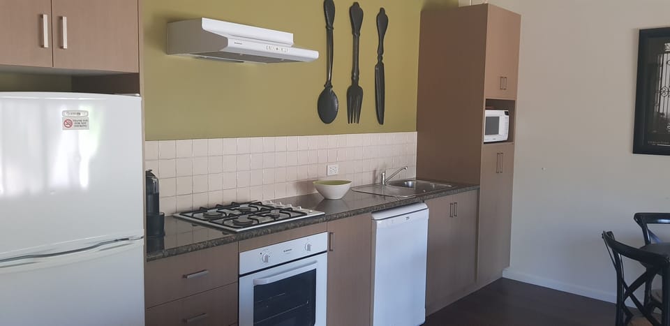 Full Kitchen 6