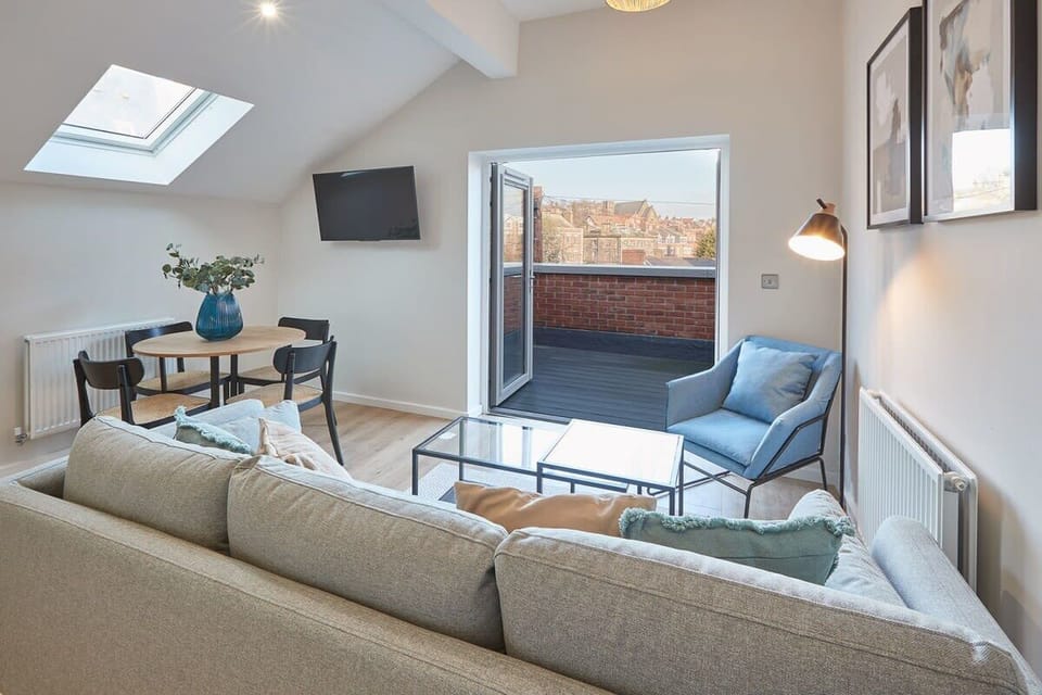Skyline Apartment, Whitby - Host & Stay