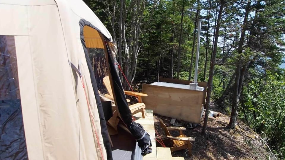 This wood fired hot tub can be rented if you stay min a week. 