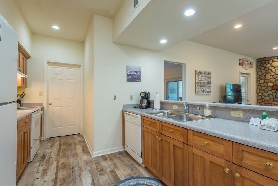 Plenty of cabinets in the kitchen
