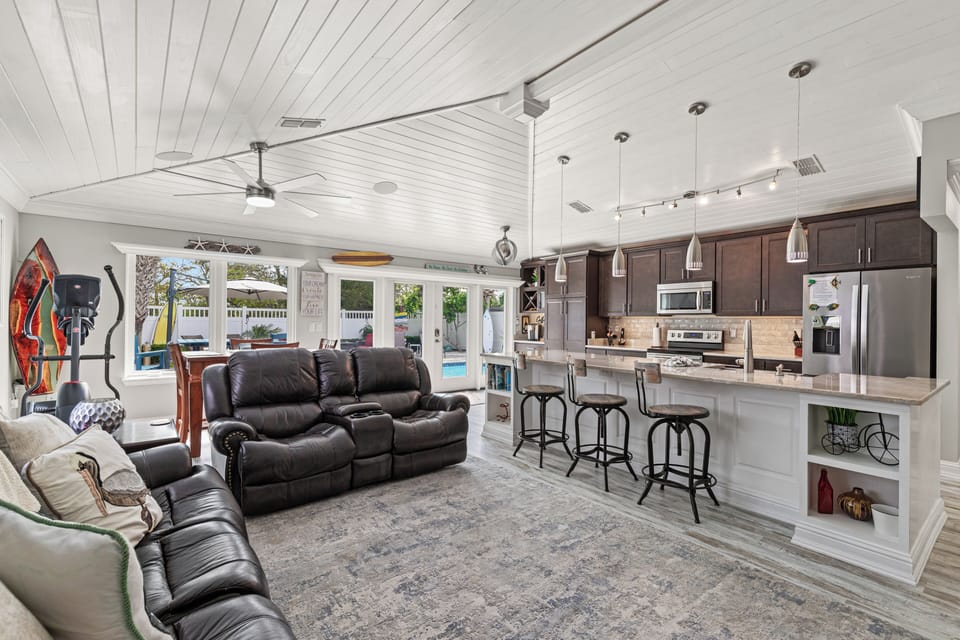Open floor plan with lots of view.