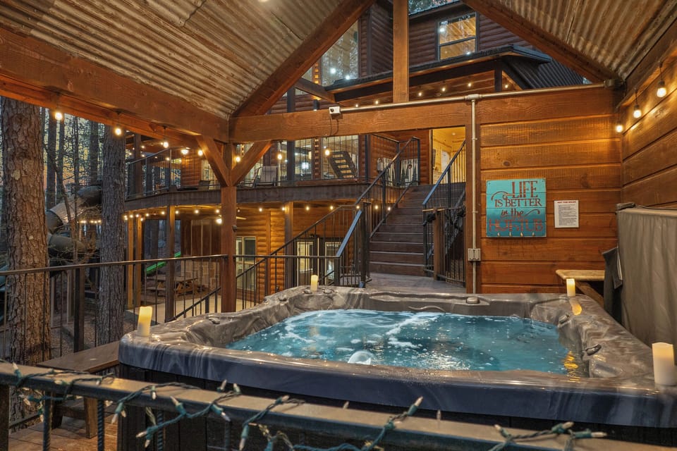 Hot tub tucked away around the forest with ultimate privacy