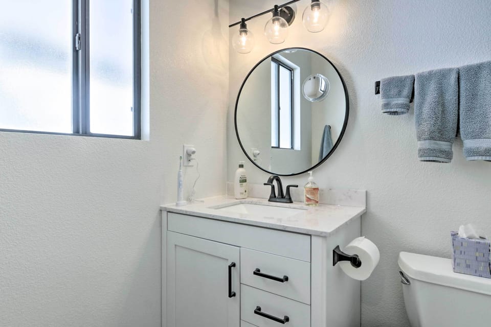 Full Bathroom | Complimentary Toiletries